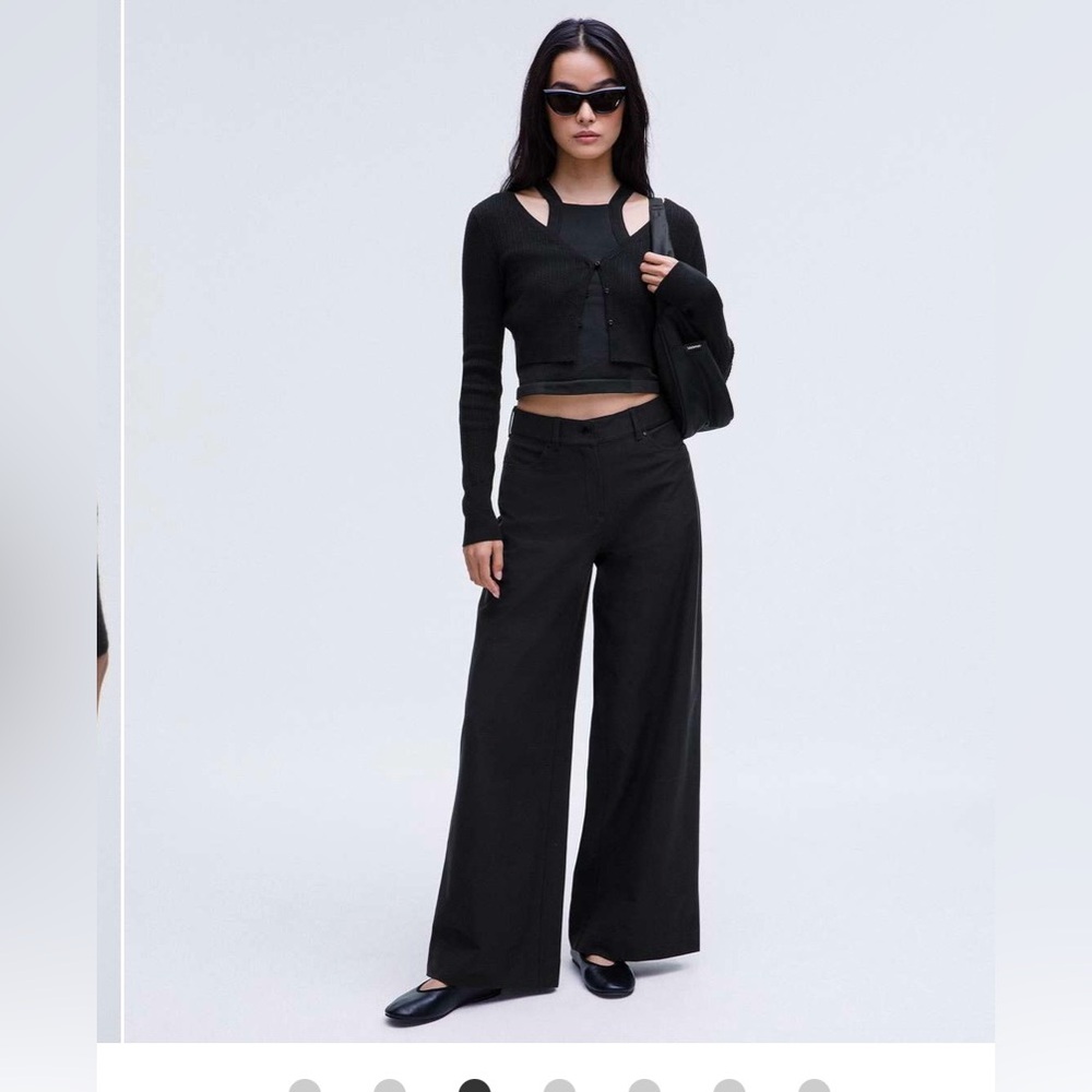 Lululemon wide leg Jean that fits amazing. Selling because I lost weight!